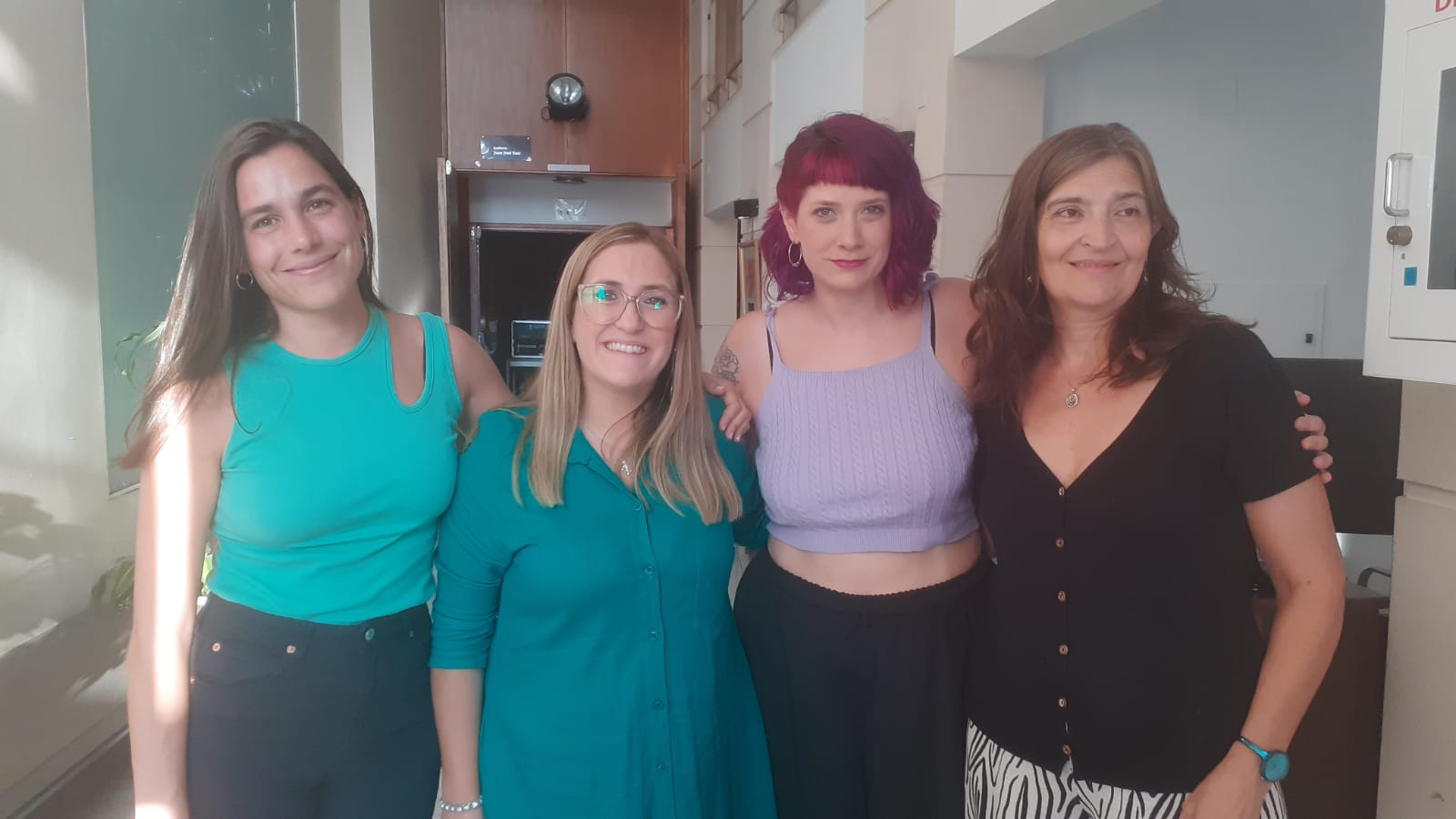 La concejala Valeria López Delzar junto a las disertantes sobre Educación Sexual Integral.
