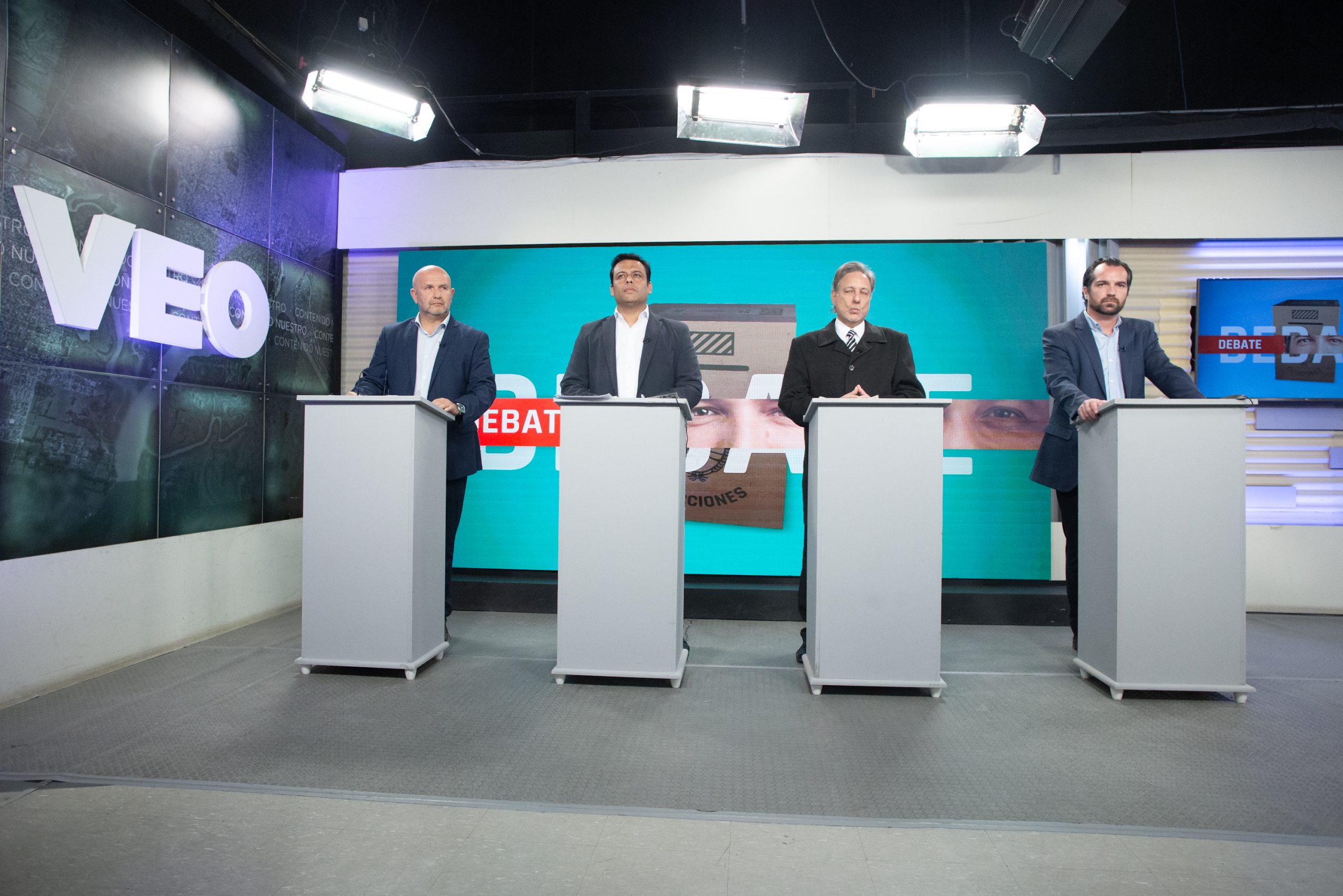 Mario Montenegro, Rodrigo Alvizo, Mario Don y Miguel Weis Ackerley debaten en los estudios de Canal VEO.