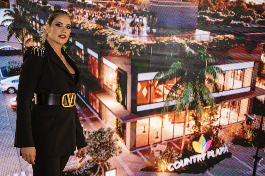 María José Correa, directora de Torre Puerto, en la presentación del proyecto Torre Plaza.