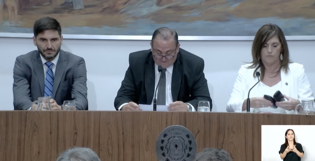 En su discurso, Poletti aseguró que el nuevo gabinete es plural y diverso, pero con el compromiso de resolver los problemas de la ciudad.