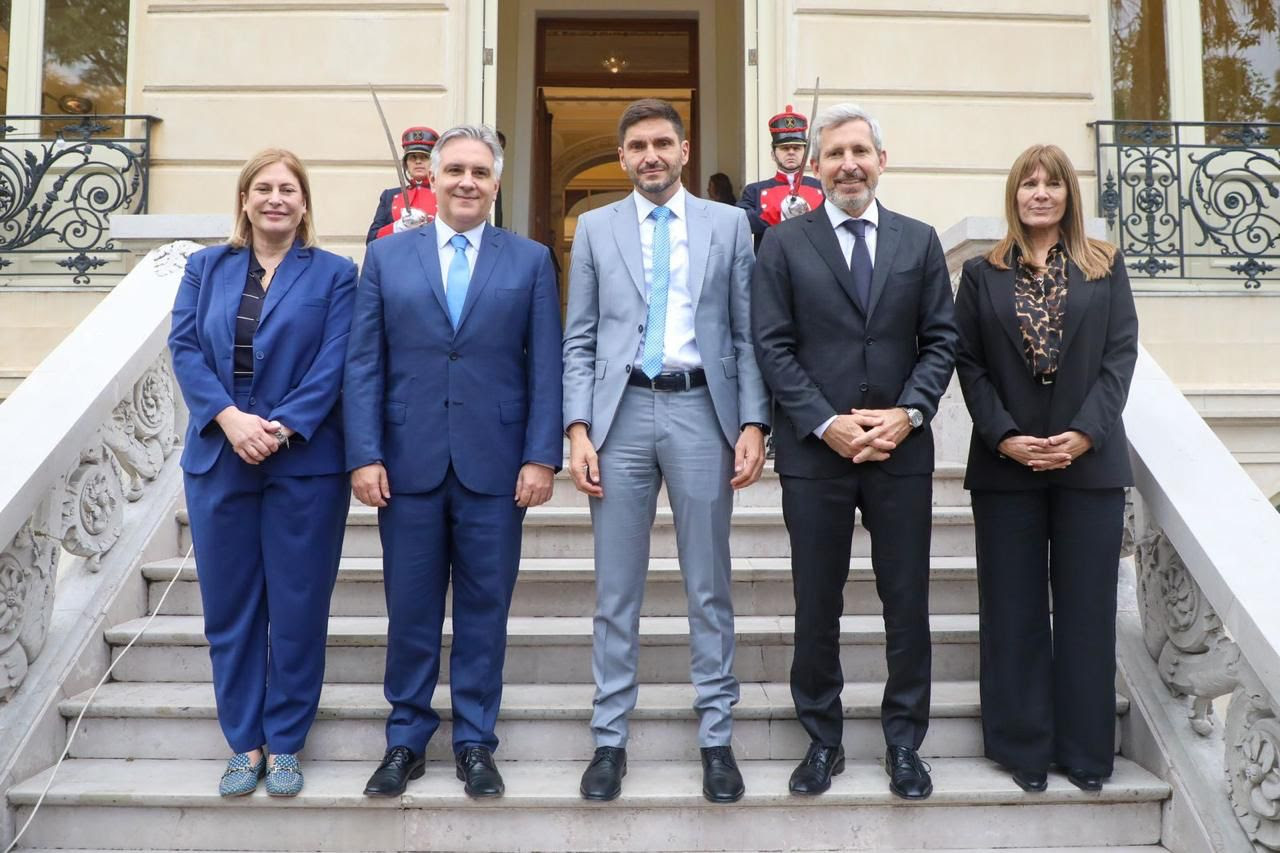 Pullaro asumió la presidencia de la Región Centro, junto a los gobernadores de Córdoba, Llaryora; y Entre Ríos, Rogelio Frigerio.