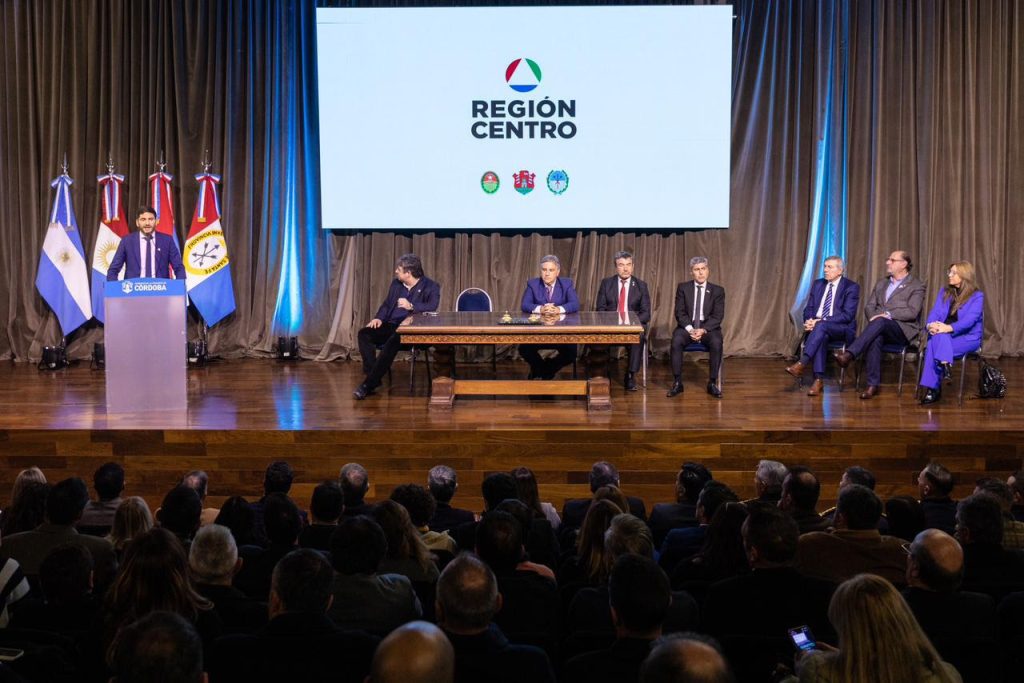 Maximiliano Pullaro disertó en una reunión de la Mesa Permanente de Seguridad de la Región Centro.